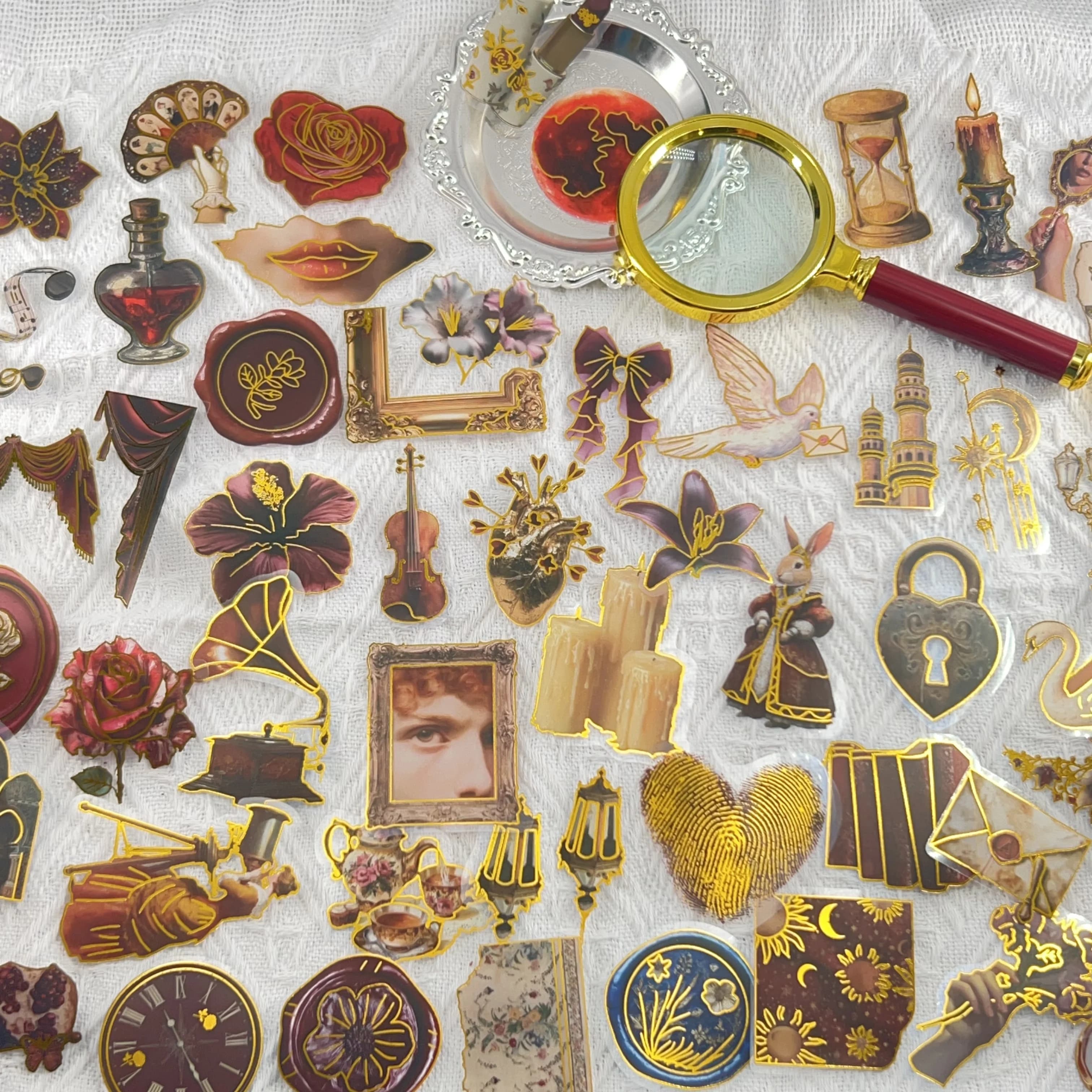50/100 Pezzi Adesivi Stile Reale Europeo Vintage Edizione Rossa e Oro, Impermeabili, Trasparenti in PET, Decorativi per Chitarra e Quaderni