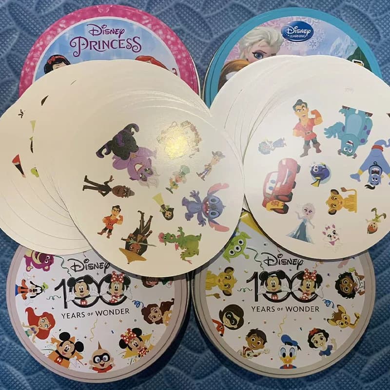 Gioco di Carte Disney 100° Anniversario in Scatola di Metallo, Frozen Princess, da 2 a 8 Giocatori, per Famiglie, Vacanze, Campeggio, Natale, Regalo per Bambini