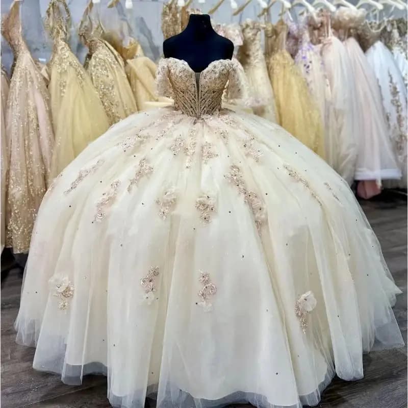 Abiti Quinceanera bianchi personalizzati con applicazioni di strascico applicato Bowknot con spalle scoperte Robe Princesse Bleu Femme
