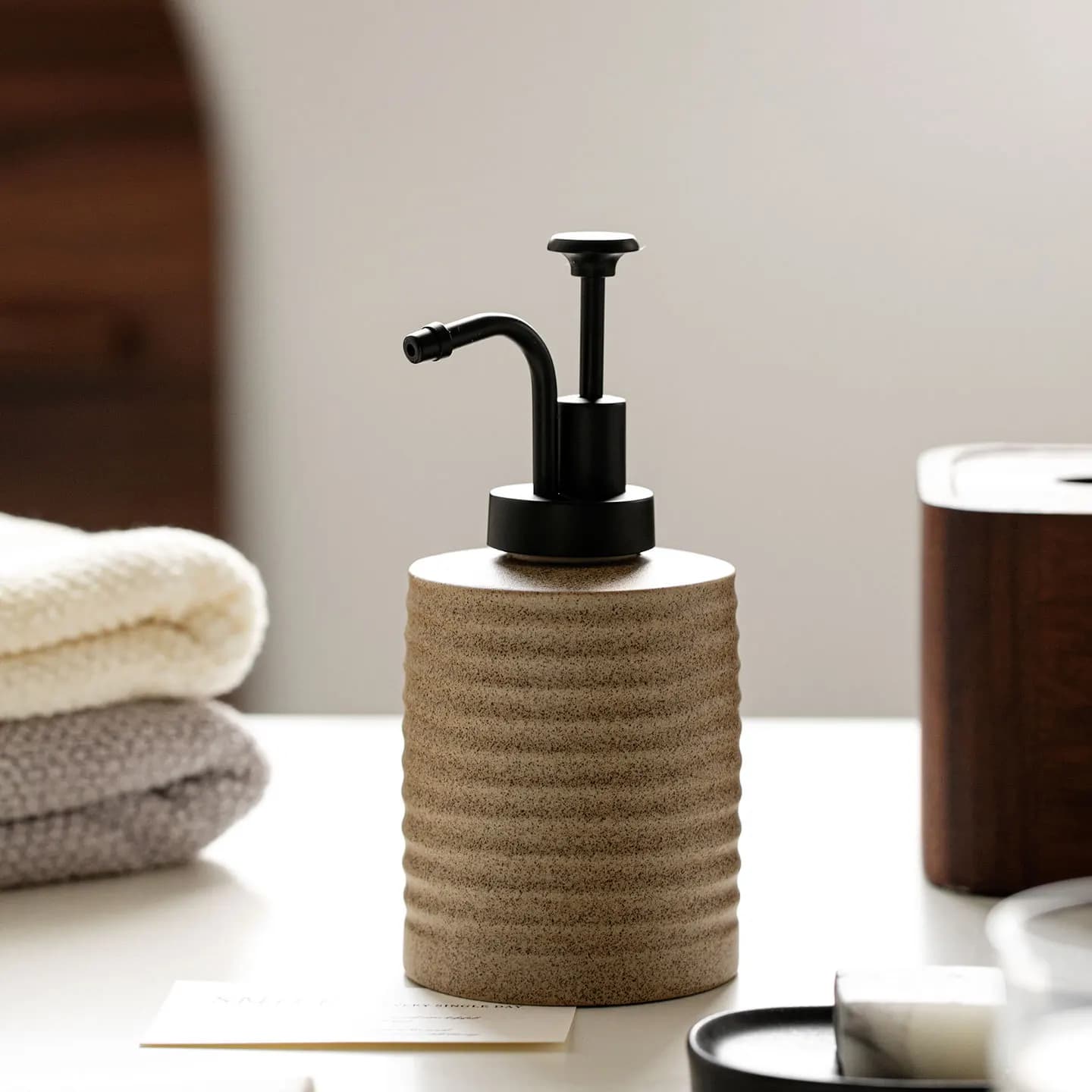 Flacone in Ceramica Wabi-sabi da 326ML, Dispenser per Sapone, Shampoo, Lozione e Balsamo, Accessori per il Bagno