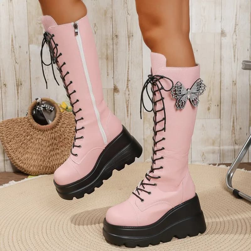 Nuovo Taglia 43 Stivale alto al ginocchio con farfalla rosa Stivali con plateau con tacco alto grosso Zeppe da moto da donna Botas Mujer Scarpe nere gotiche