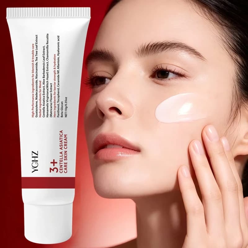 Centella Asiatica Moisturizing Cream, a Face Cream Containing Hyaluronic Acid, Vitamin E, and Niacinamide, That Tightens and Lifts Sagging Skin, Brightens Complexion, and Enhances Elasticity, Suitable for All Light Skin Tones.