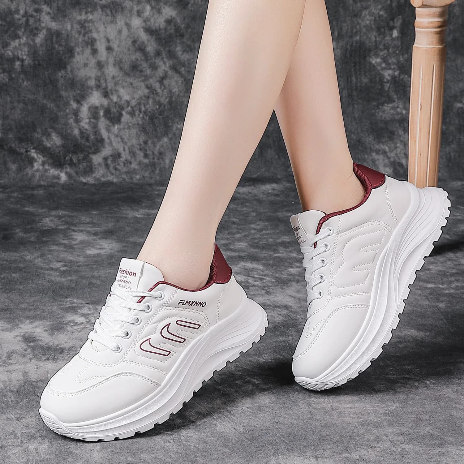Sneakers casual in pelle da donna, scarpe leggere con plateau per la primavera e l'autunno, scarpe sportive da donna alla moda, traspiranti e antiscivolo