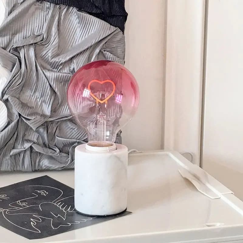 Healing Love Piccole lampadine Soggiorno Camera da letto Luce Atmosfera di lusso Lampada da scrivania Ins Style Nightlight