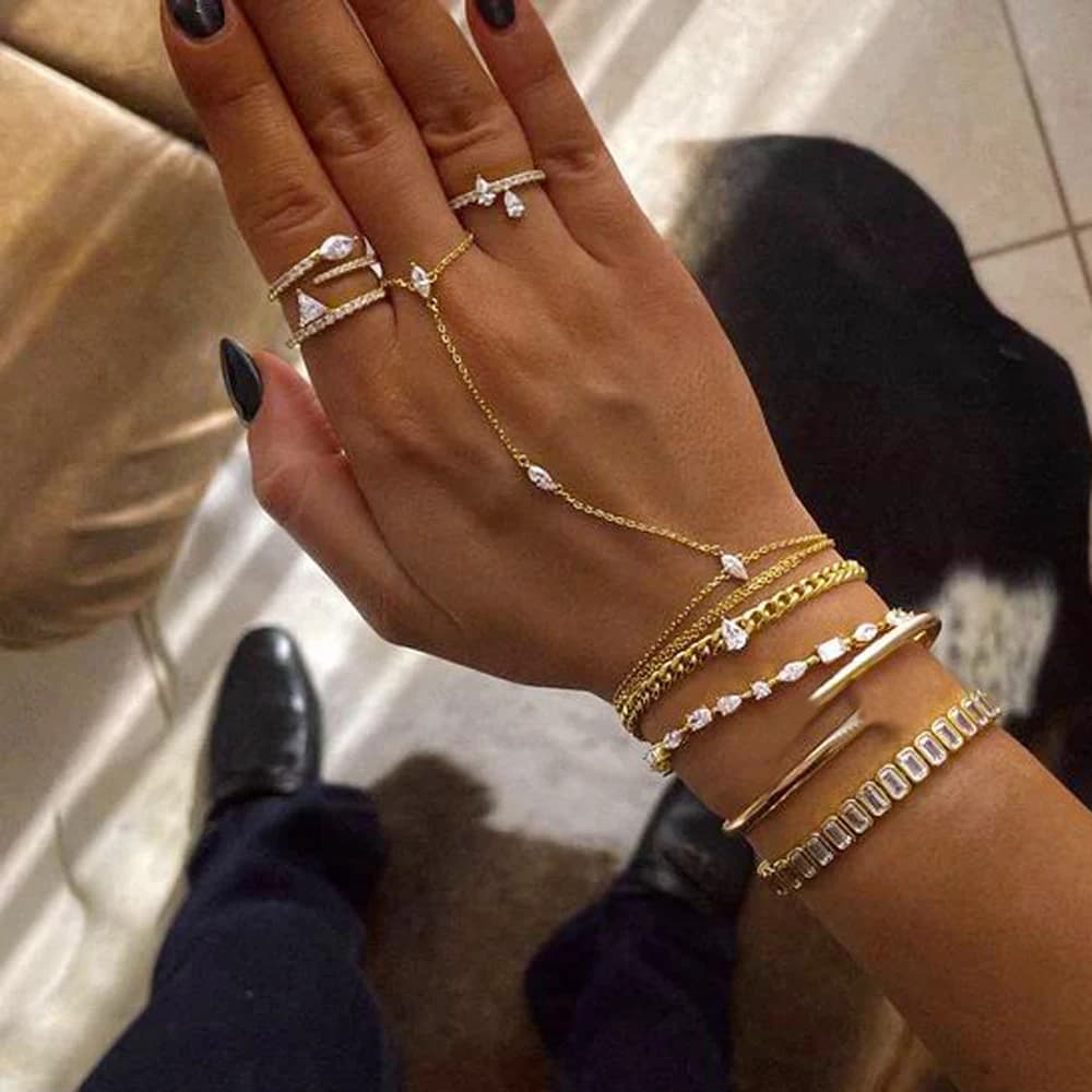 2025 Nuovo geometrico Marquise Cubic Zirconia CZ pavimentato Doppio polso Bracciale a catena a mano Semplice moda Donna Dito Schiavo Gioielli