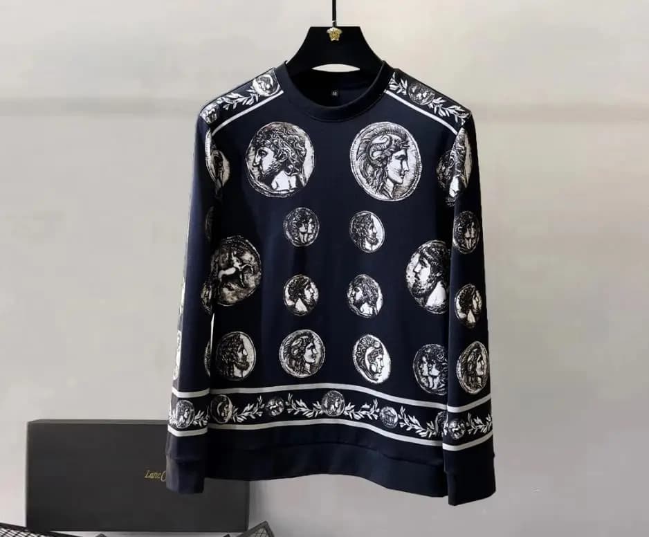 Europe and United States man 2024 winter new sleeve long round neck palace vintage print sweatshirt with fashionable velvet hood