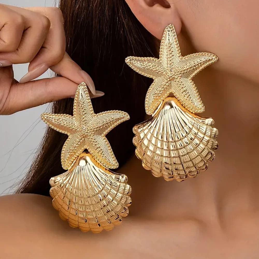 Orecchini eleganti e minimalisti con texture a conchiglia, orecchini eleganti, perfetti per l'uso quotidiano, le vacanze e le feste.