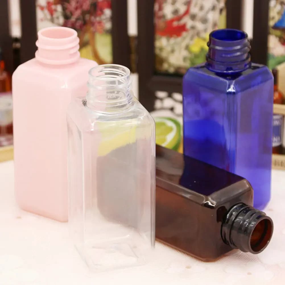Set di 8 Dispenser per Sapone a Pressione, Bottiglie Quadrate Ricaricabili da 50ml, Colori Assortiti per Lozioni, Shampoo, Bagno e Cucina