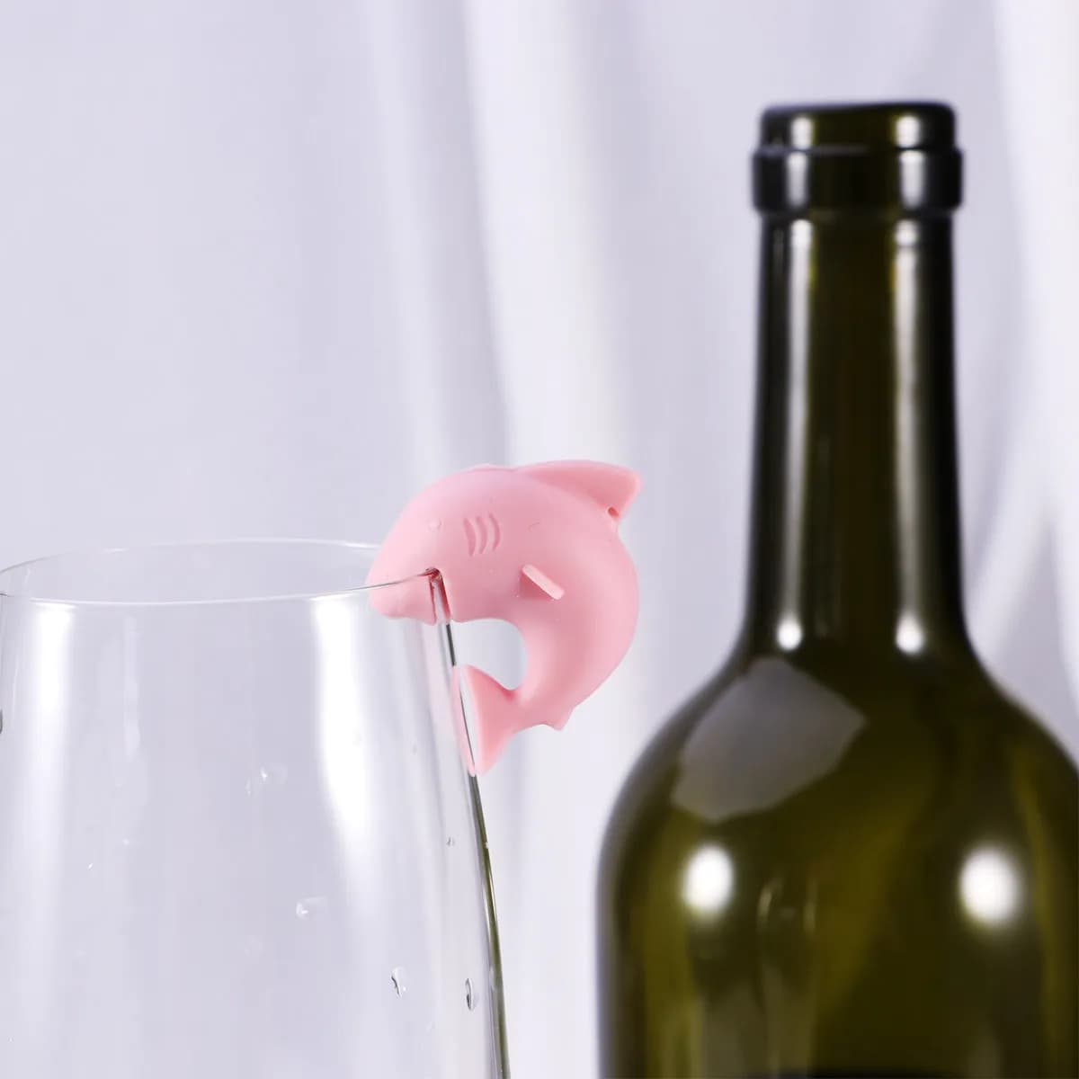 12Pcs Silicone Wine Glass Charms Shark Shape Eco Friendly Food Grade Reusable Drink Markers for Parties Cocktail Dinners Glass