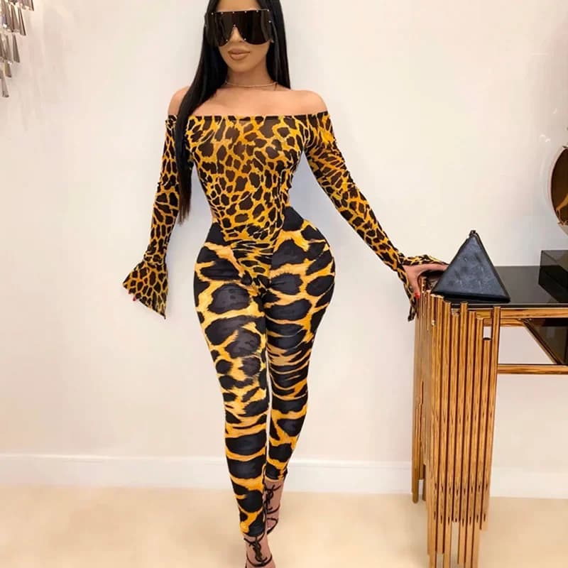 Two-piece set with leopard print for women's festival clothing Body with flared sleeves and slash neck Top and leggings Birthday dresses