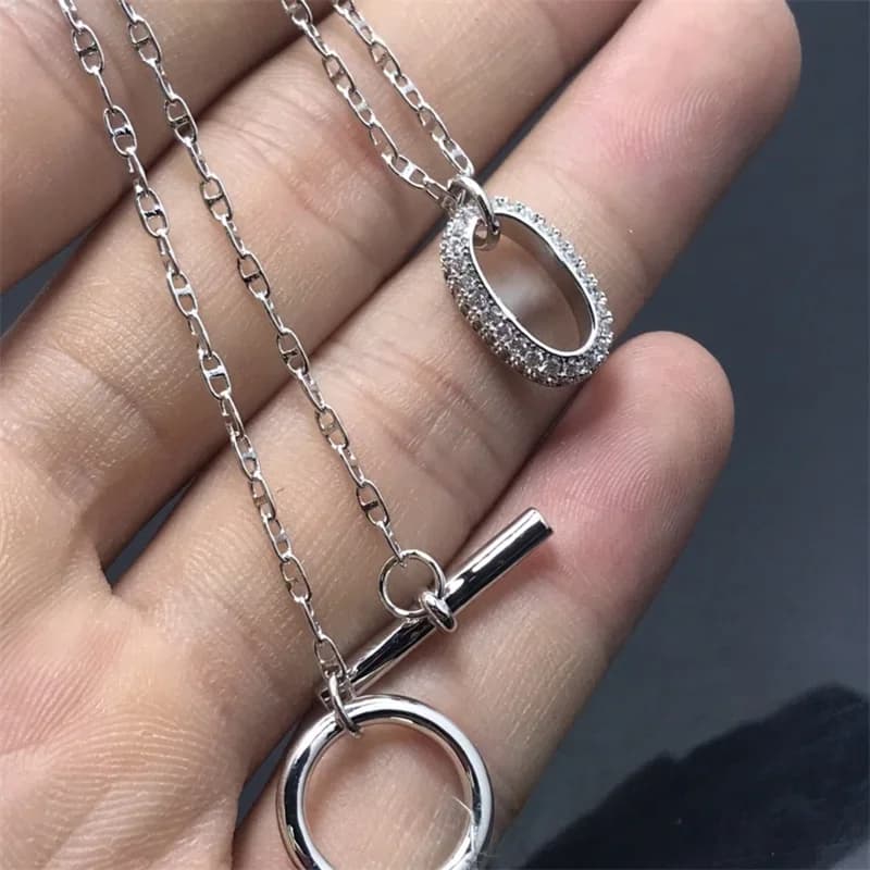 2025 Collana con ciondolo in smalto dal design di fascia alta, eleganza da donna, catena con clavicola, gioielli regalo squisiti