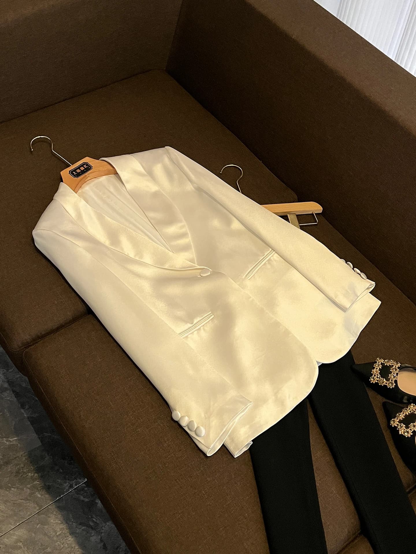 Business Commute Style Long Sleeve Women's Suit Jacket Satin Feel Slim Fit One Button Closure Commuter Ready Versatile Outfit
