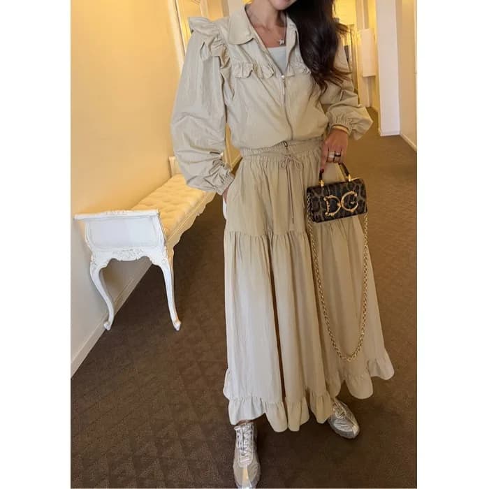 Set Chic alla Moda con Top con Colletto e Cerniera e Gonna a Mezza Lunghezza con Bordo Ondulato, Nuovo Completo Primaverile da Donna