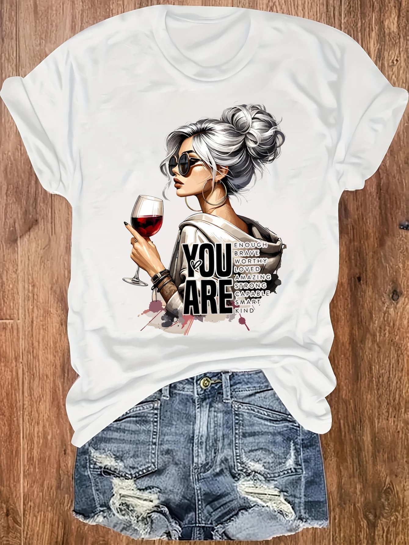 Canotta da donna taglie forti con stampa donna che tiene un bicchiere di vino, ideale per lo sport e l'uso quotidiano, abbigliamento femminile estivo per vacanze al mare