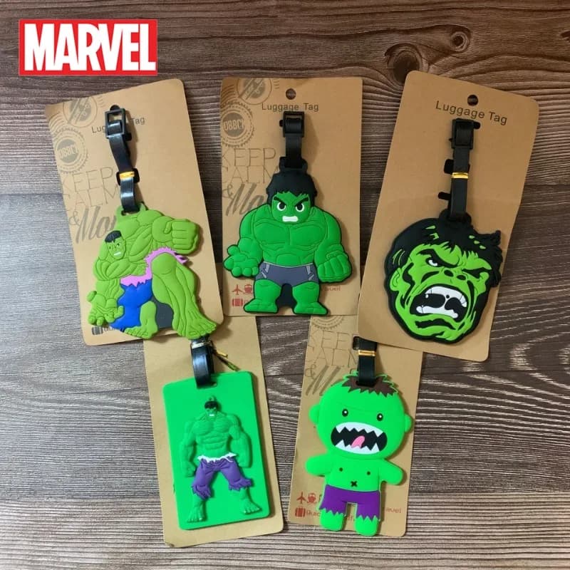 Marvel Hulk Etichetta per bagagli Avengers Supereroi Cartoon Kawaii Etichetta per valigia Porta bagagli in PVC Accessori da viaggio Etichetta Ciondolo per borsa