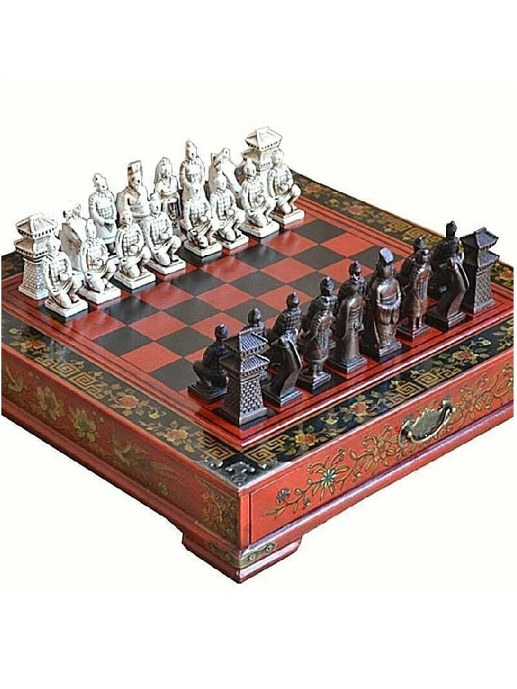 Set di scacchi antichi dell'esercito in terracotta scatola da tavolo intagliata unica vintage da collezione