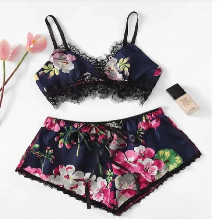 Set Sexy di Pantaloncini con Bretelle in Pizzo, Abbigliamento Casual da Notte per Donne, Pantaloncini con Scollo a V in Poliestere, Vestiti Estivi per Casa