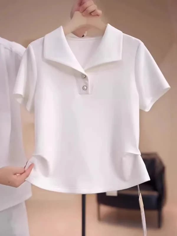 T-shirt alla moda slim fit a maniche corte con collo alto, vita elasticizzata, larghezza spalle regolare, lunghezza normale, stile coreano