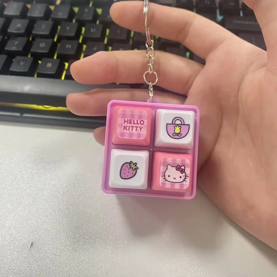 Disponibile Ciondolo Sanrio Kawaii, Cartone Animato Giapponese Hello Kitty, Portachiavi a Quattro Pannelli per Guarigione e Decompressione, Pendente per Zaino