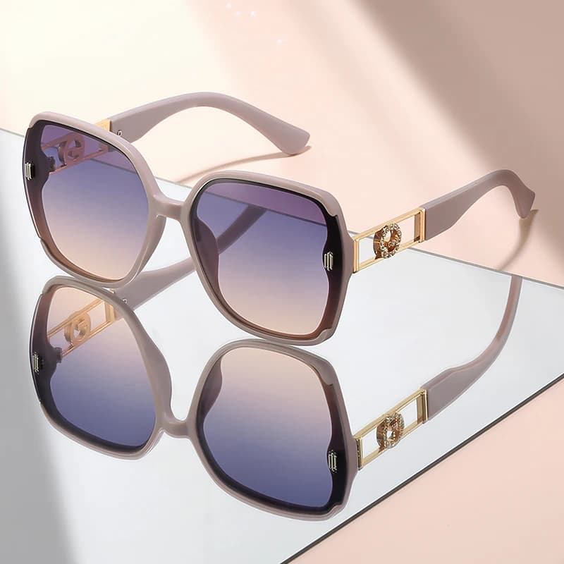 Nuovi Occhiali da Sole Oversize Quadrati di Tendenza con Accenti in Cristallo, Protezione UV, Occhiali alla Moda per Donne