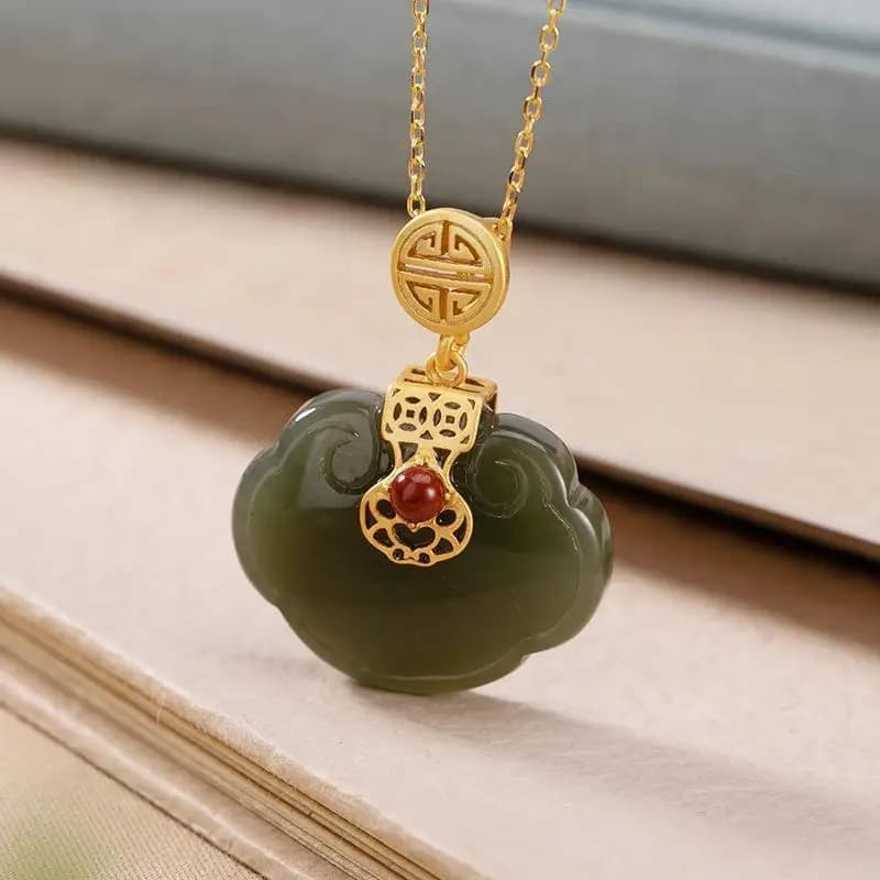 Design indipendente nuovo in collana con ciondolo geometrico in giada Hetian naturale per catena da donna gioielli di lusso leggeri ed eleganti squisiti