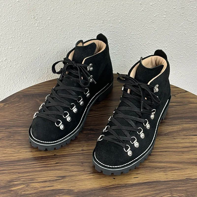 Men Retro Hiking‑Inspired Suede Ankle Boots Metal Eyelets Lace‑up Rugged Lug Non‑slip Sole Outdoor Casual Daily Walking Boots