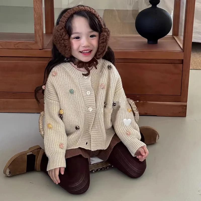 2025 Maglione caldo stile straniero Autunno e inverno Nuovo cardigan da ragazza Giacca versatile in maglia