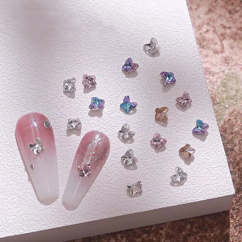 30/100 Pz Nuovo 5mm Mini Fondo A Punta Farfalla di Vetro di Cristallo Unghie Artistiche Strass 3D Manicure Decorazione FAI DA TE Accessori