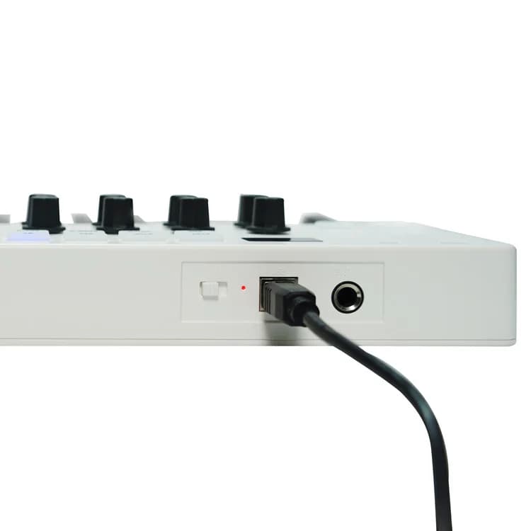 Controller tastiera MIDI ricaricabile con 8 batterie retroilluminate RGB 8 manopole Strumento musicale controller MIDI a 25 tasti