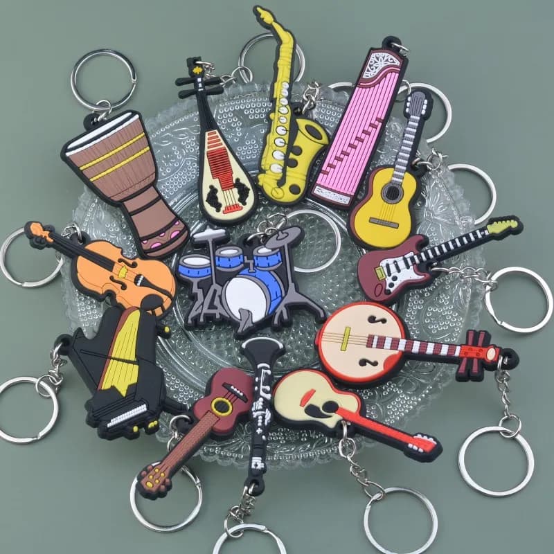 Simpatico portachiavi per strumenti musicali in silicone per chitarra, sassofono, pianoforte, portachiavi per uomo, donna, ciondolo per borsa, portachiavi per auto, regalo per amante della musica
