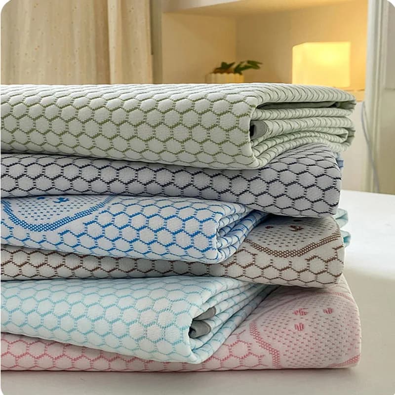 Tappetino da letto in lenzuolo jacquard con orso di fagioli di ghiaccio, set da 3 pezzi, cuscino sottile pieghevole, sensazione di freschezza, per l'estate, leggero, in puro colore