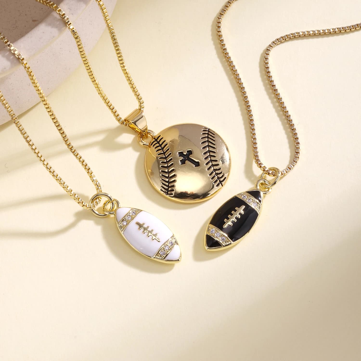 AIBEF Collana Sportiva Trendy con Ciondolo CZ a Forma di Palla da Basket e Baseball, Catena in Rame, Gioielli Hip Hop per Uomini e Donne