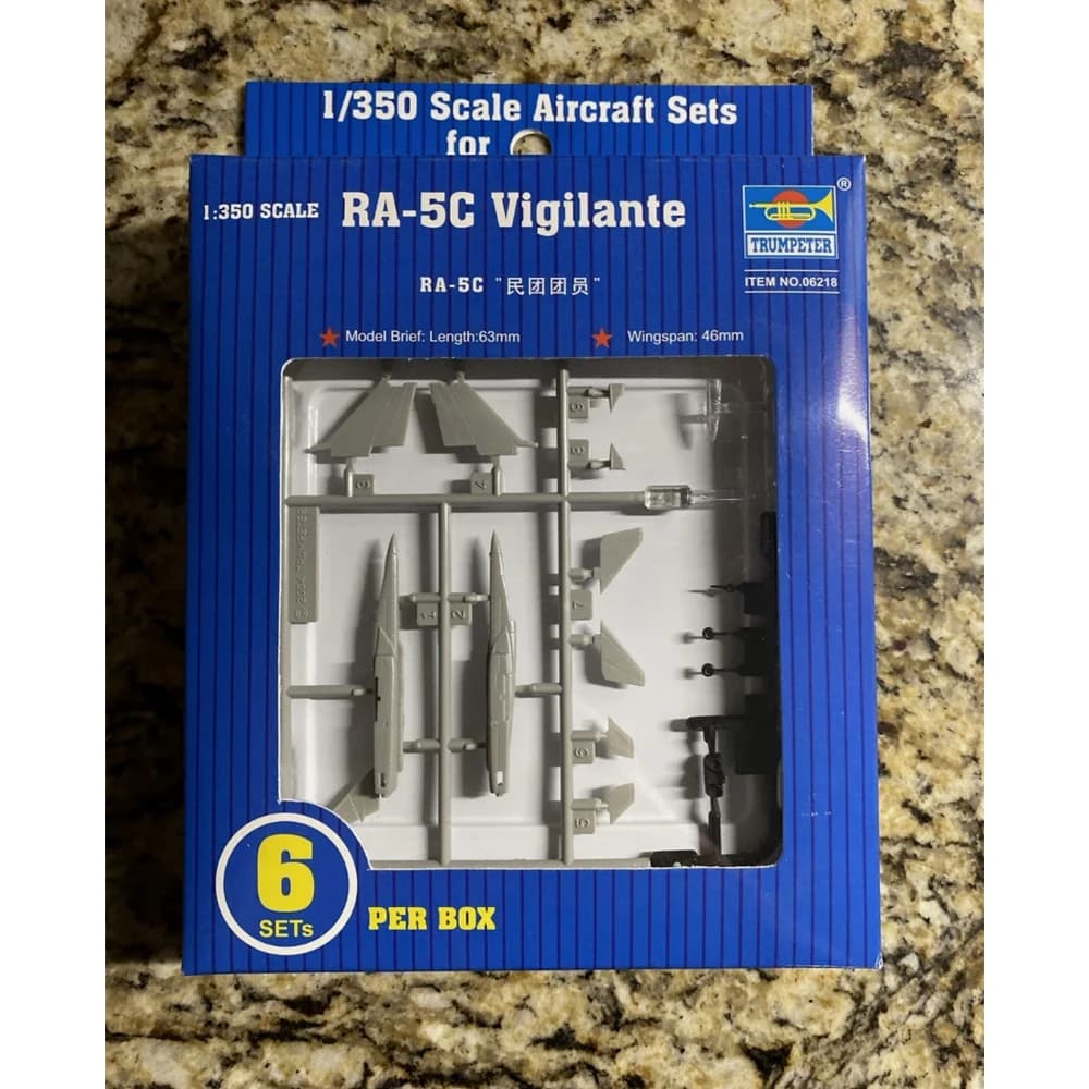 Trumpeter 06218 Scala 1:350 RA5C RA-5C Vigilante Naveboard Aereo Aereo Kit modello di assemblaggio in plastica Giocattolo da costruzione militare