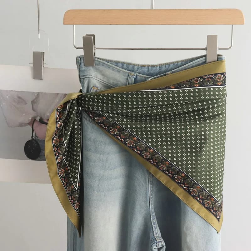 Tie-dye high-end retro triangular cover for women Spring and summer New niche fashion Matched scarf jeans belt