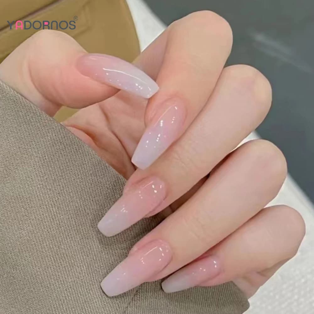 Stampa a bara lunga sulle unghie Colore nudo Ballerina Unghie finte Ciondoli rosa chiaro Manicure Donne Ragazze Copertura completa Suggerimenti per unghie finte
