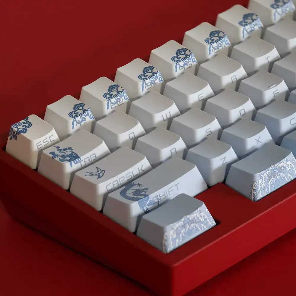 134 tasti Copritasti PBT retroilluminati con incisione laterale Profilo OEM Tema in porcellana blu-bianca per tastiere meccaniche 68 75 84 87 104