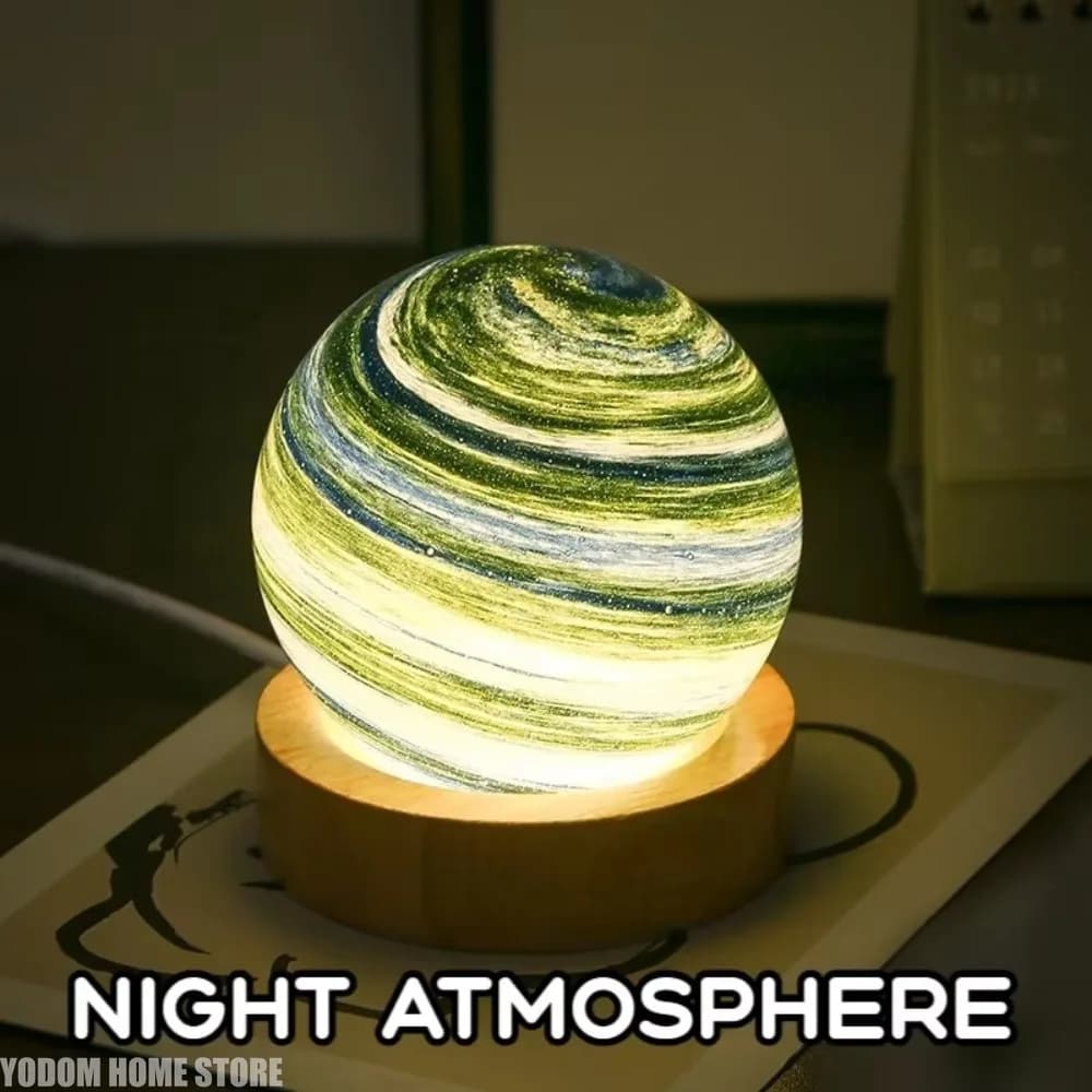 Lampada 3D a forma di luna in vetro, alimentata tramite USB, mini luce notturna a forma di pianeta con supporto in legno per bambini e amici, regalo perfetto per compleanno e Natale.