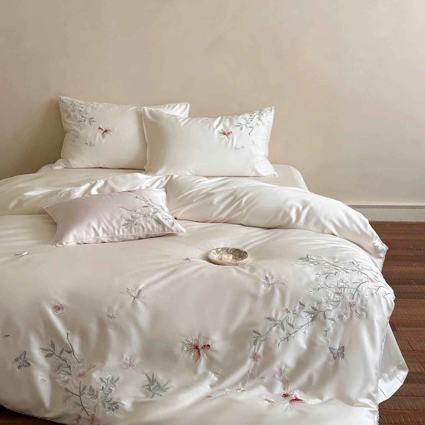 Set di Biancheria da Letto in Cotone Egiziano 1000TC con Lenzuolo/Telo con Angoli, Ricamo Floreale a Farfalla, Lussuoso Copripiumino Morbido e Federe
