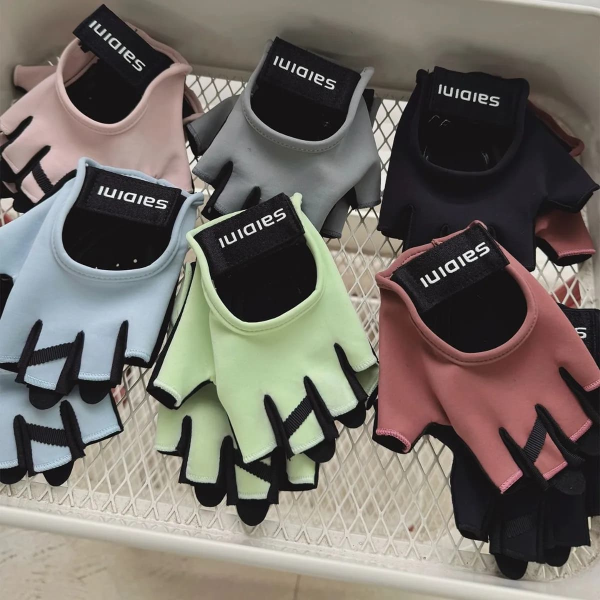 Slim and breathable fitness gloves for women and men, half fingers, anti-slip, wear-resistant, for cycling, yoga, kettlebell, tractions, outdoor activities