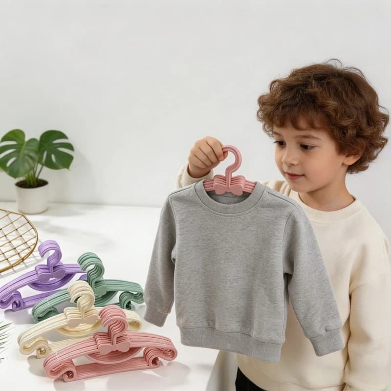 Set of 50 Children's Plastic Hangers, Portable Organizer for Clothes and Coats