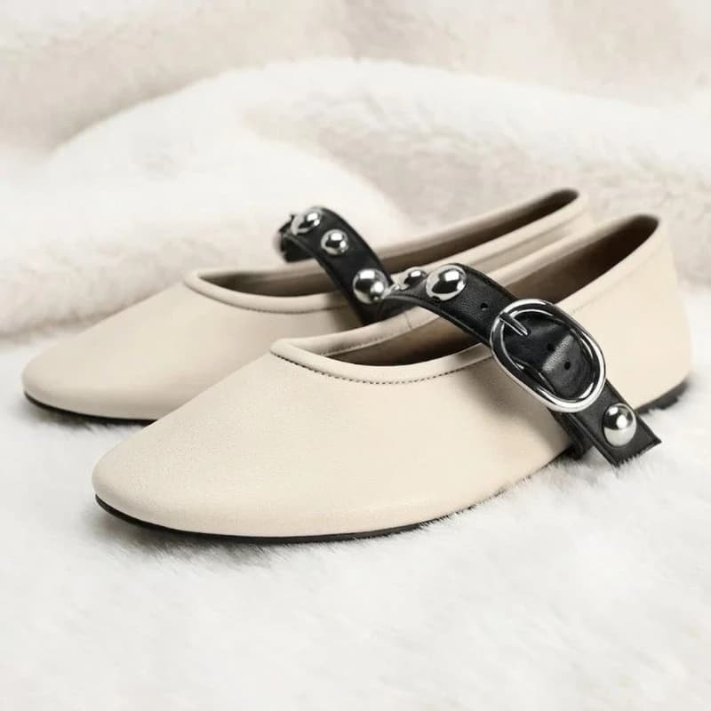 Ballerine da donna 2025 Primavera Rivetto Design Cinturino con fibbia Calzature da donna in morbida pelle Scarpe femminili comode e leggere per il tempo libero