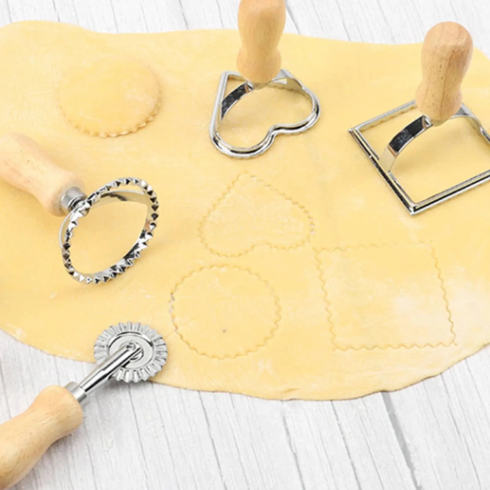 Christmas Pastry Cutter Precise Cutting Pastry Cutter Stamp Fluted Pastry Wheel Easy to Clean Dumpling Former Form for Families