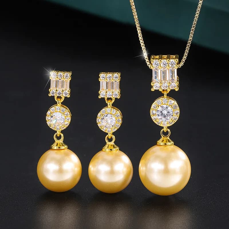 Set di Orecchini e Pendente in Argento S925 Placcato Oro 18K e Platino PT950 con Madreperla Giallo Chiaro e Diamanti, Pendente 14mm, Orecchini 12mm