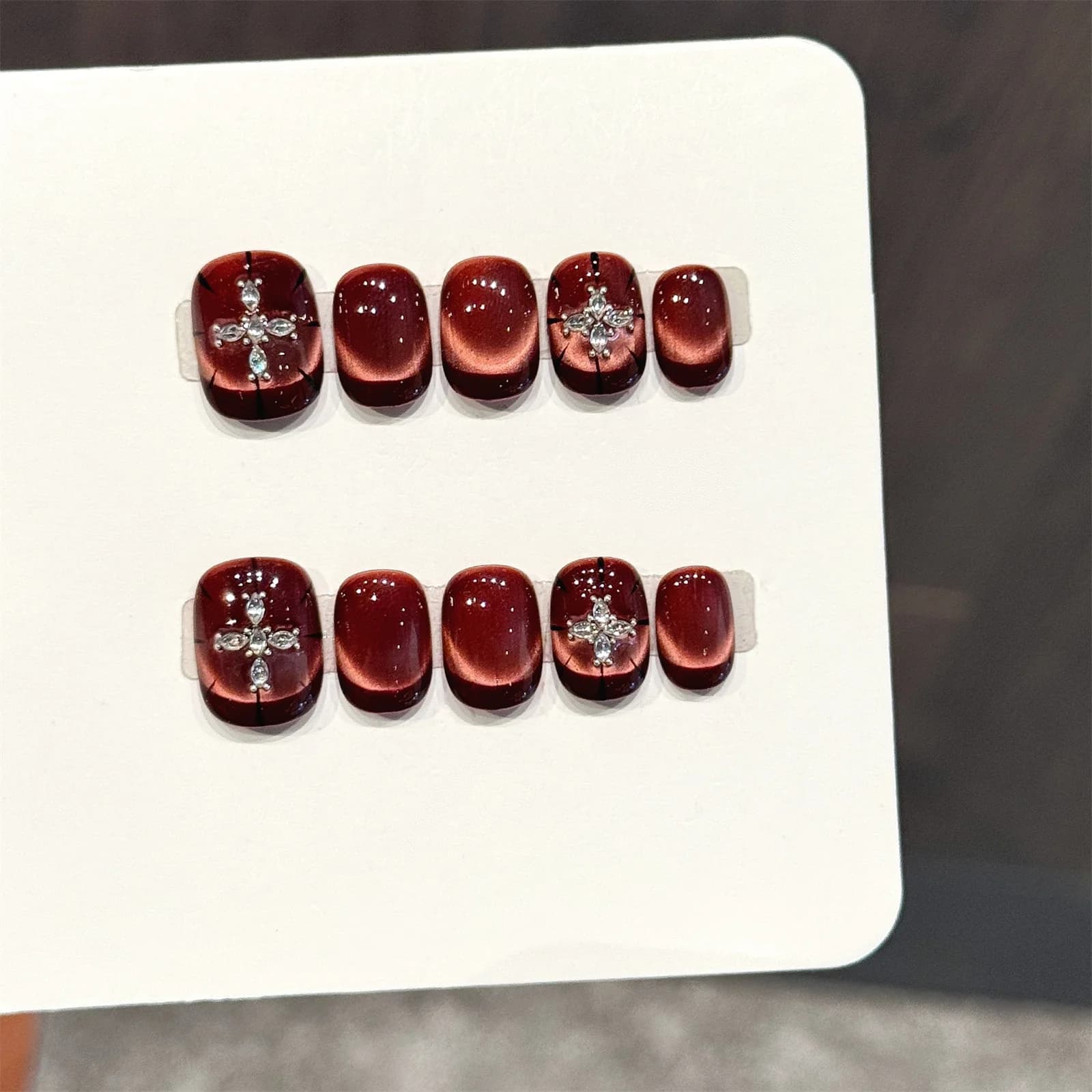 10 pz Vino-rosso Occhio di Gatto Presse sulle Unghie Fatte A Mano Elegante Breve Rotondo Stile Francese Unghie Finte Lucido Strass Decor Unghie Finte