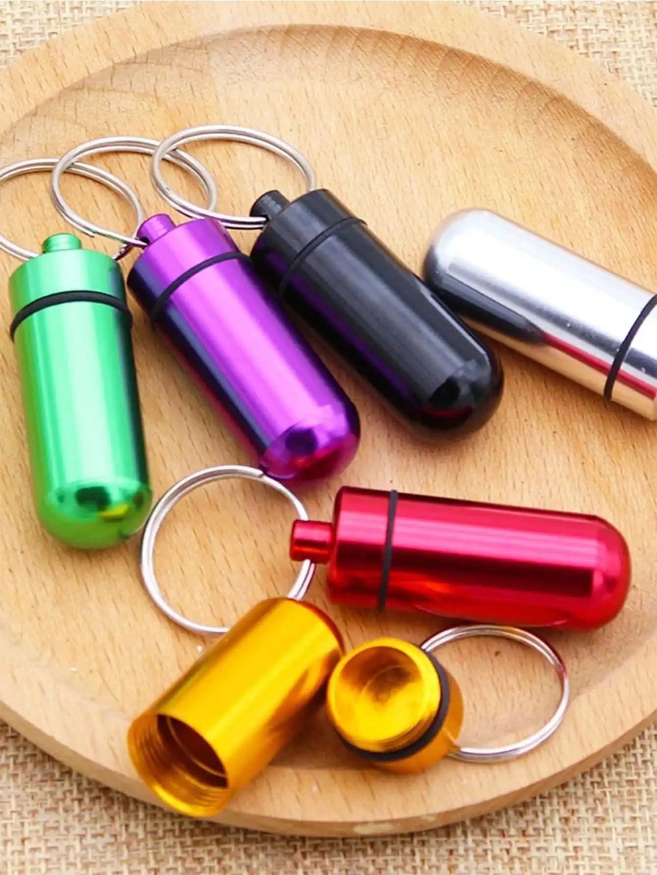 Portapillole portatile con portachiavi, mini contenitore per pillole in lega di alluminio, flacone per medicinali in metallo impermeabile, adatto per viaggi in campeggio all'aperto