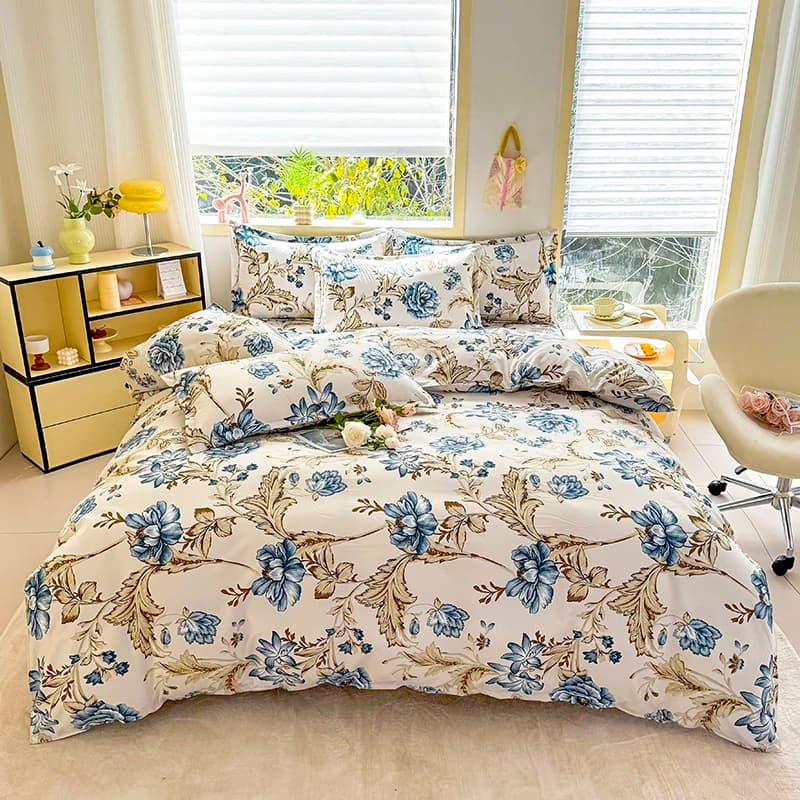 Set di Biancheria da Letto 4 Pezzi con Base Bianca e Motivi Floreali Blu, Lenzuola Morbide e Traspiranti con Copripiumino, Federe e Lenzuolo, Misure Full/Queen/King