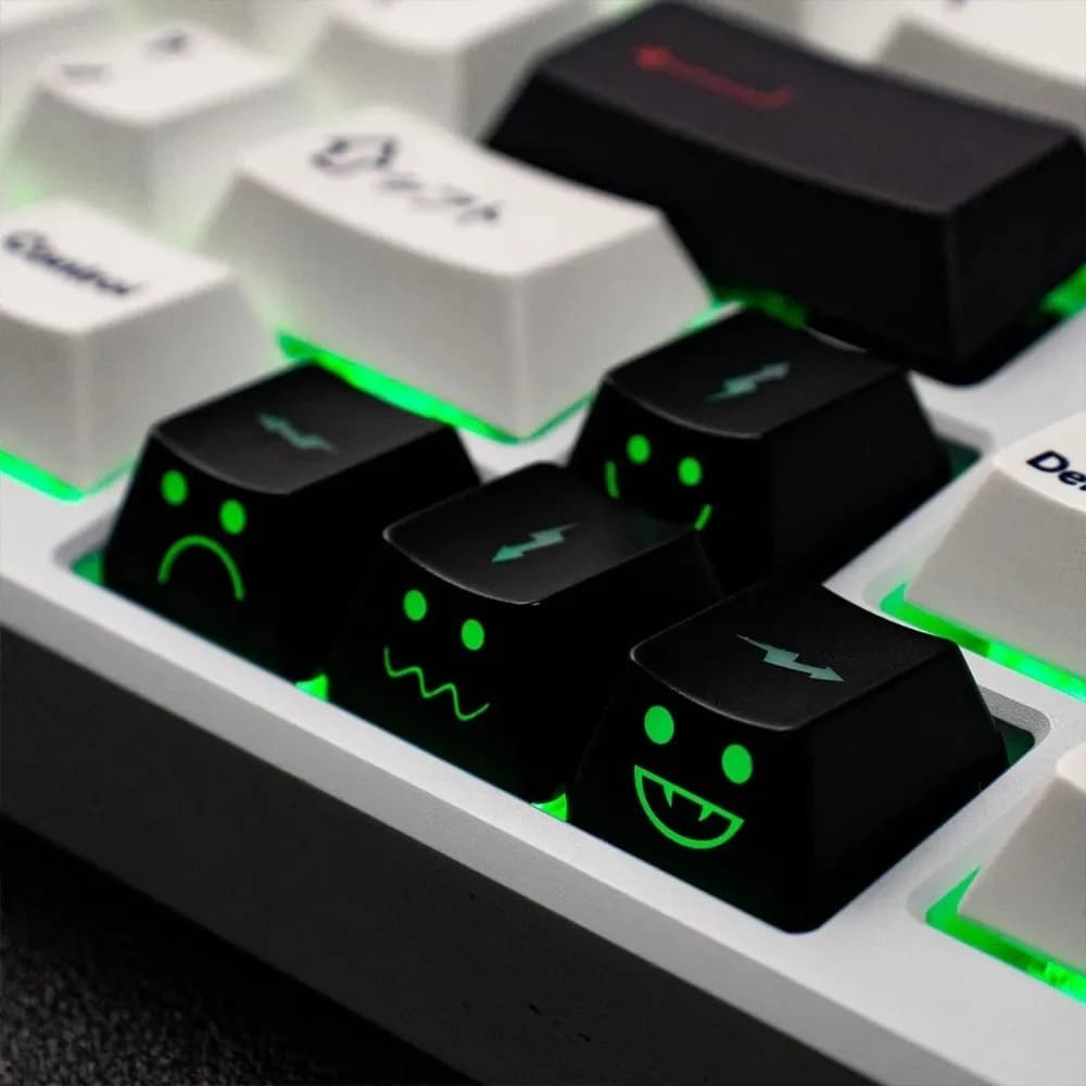 Simpatici copritasti Emo Set tasti direzionali WASD Freccia Retroilluminazione nera Tappo chiave per illuminazione laterale per tastiera meccanica per interruttore MX