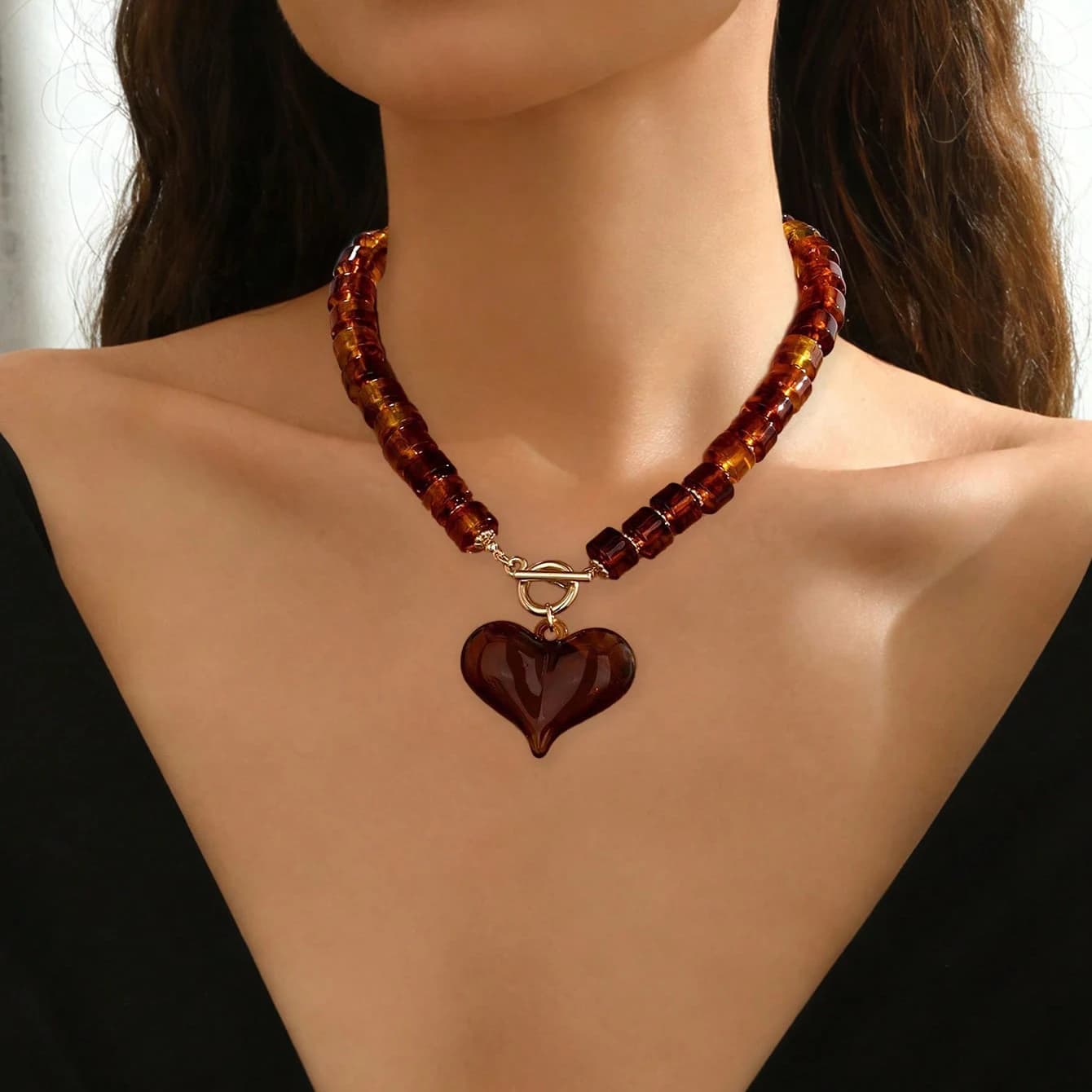 Necklace with Big Heart Pendant in Fashion Amber Resin, Autumn and Winter Accessories Maillard, Clavicola Chain with Beads