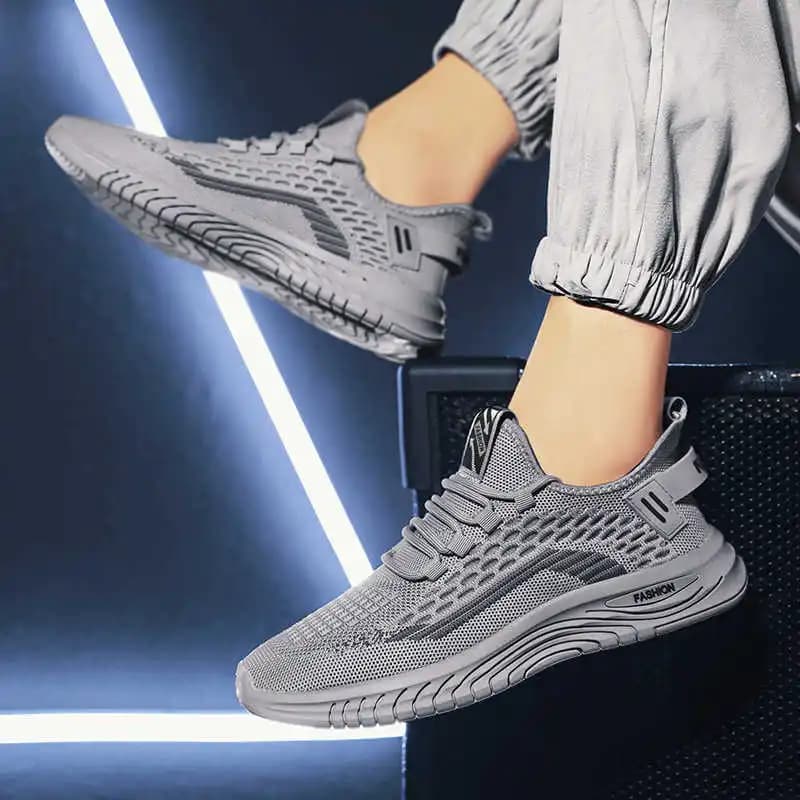 Altezza fino al piede tondo Ciabatte da uomo Scarpe casual da uomo Sneakers Scarpe da jogging Uomo Sport Kawaiis Runner Tenes autentici
