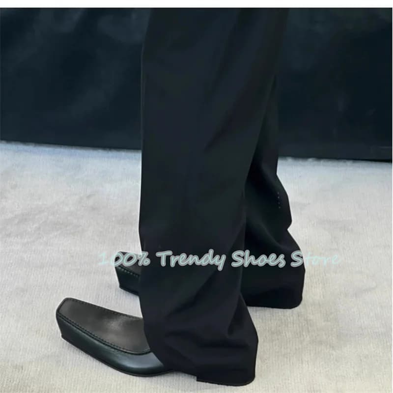 Fashion Design Punta quadrata Tacco grosso Ciabatte da donna Scarpe derby slip-on poco profonde in pelle nera Scarpe eleganti da donna per affari